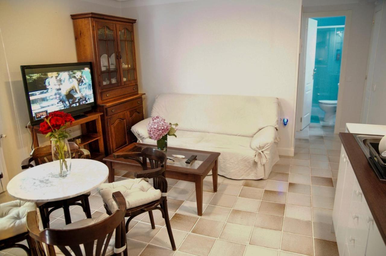 Apartamentos Individuales Con Piscina 加拉帕加尔 外观 照片