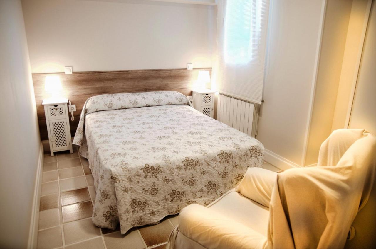 Apartamentos Individuales Con Piscina 加拉帕加尔 外观 照片